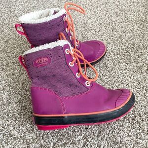 Size 2 / Girls KEEN Snow Boots